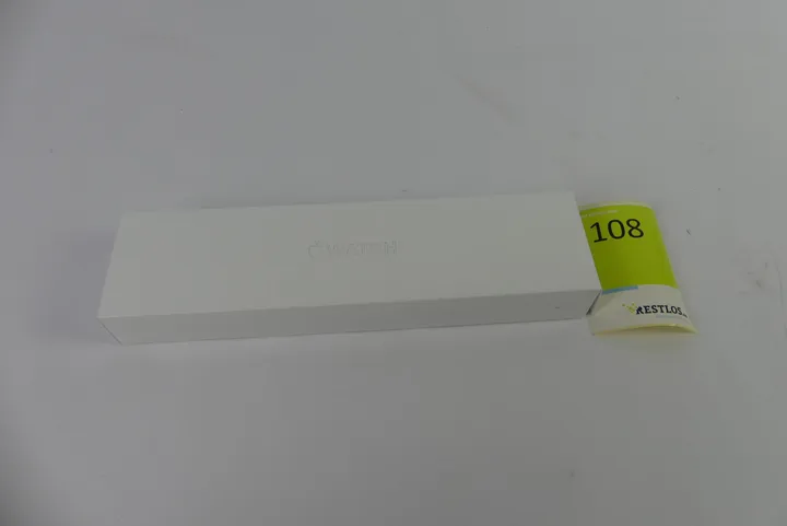Apple Watch Series 8, 45mm, Gold Stainless Steel Case, Starlight Sport Band, Cellular Modellnummer: A2775